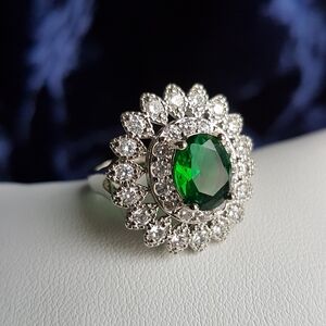 Swarovski Elements 925 Sterling Silver Emerald Green Flower Halo Ring NEW